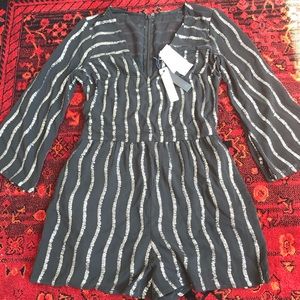 NWT Abercrombie & Fitch jumper. Black & silver
